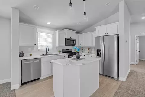 Kitchen - 12044 Royal Rd #63, El Cajon, CA 92021 photo 3 of 4