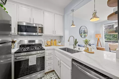 6008 Paseo Salinero, Carlsbad, CA 92009