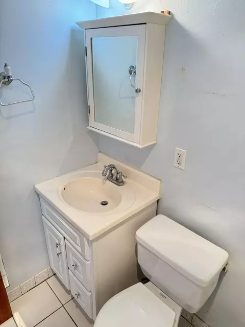 Bath - 743 Iris Ave, Imperial Beach, CA 91932 photo 1 of 2