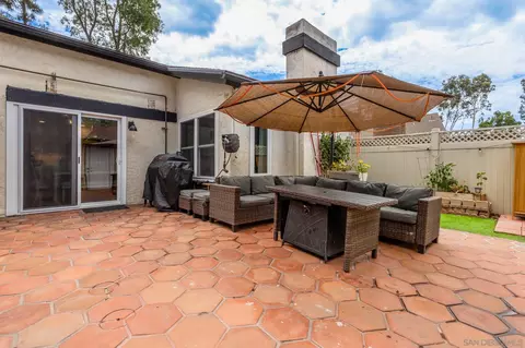 2327 Rosal Ln, Spring Valley, CA 91977 photo 13