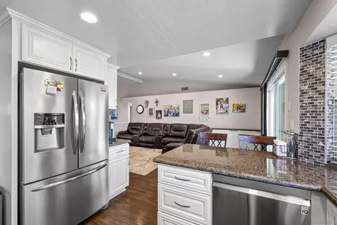 Kitchen - 2208 Runabout Pl, El Cajon, CA 92019 photo 4 of 6