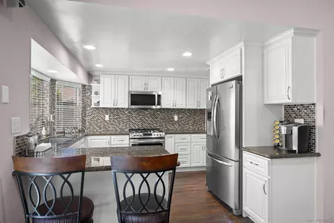 Kitchen - 2208 Runabout Pl, El Cajon, CA 92019 photo 5 of 6