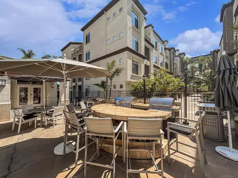 Exterior - 4155 Executive Dr #E109, La Jolla, CA 92037 photo 2 of 9