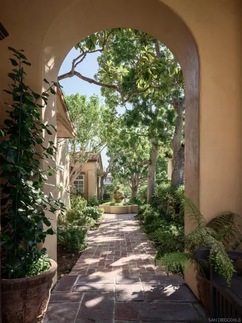 Exterior - 7757 Whitefield Pl, La Jolla, CA 92037 photo 6 of 10