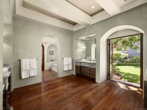 Bath - 7757 Whitefield Pl, La Jolla, CA 92037 photo 4 of 5