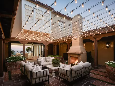 Exterior - 7757 Whitefield Pl, La Jolla, CA 92037 photo 2 of 10