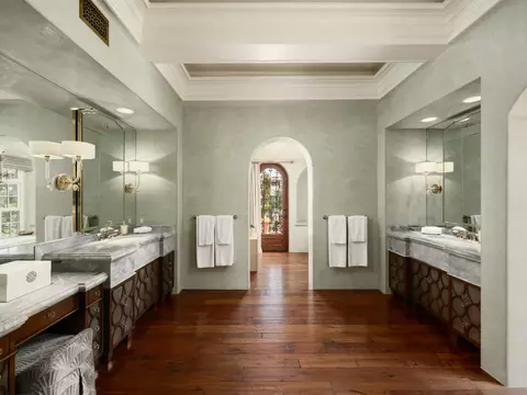 Bath - 7757 Whitefield Pl, La Jolla, CA 92037 photo 2 of 5