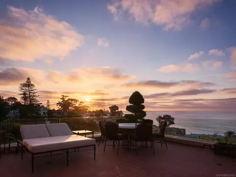 View/Area - 7757 Whitefield Pl, La Jolla, CA 92037 photo 2 of 12