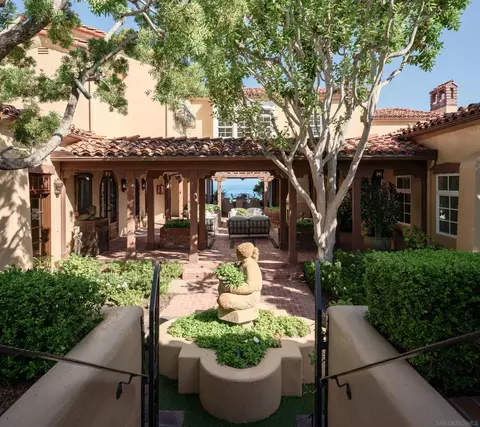 Exterior - 7757 Whitefield Pl, La Jolla, CA 92037 photo 8 of 10