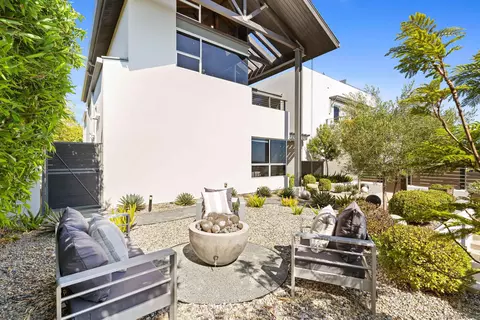 Exterior - 5259 Pacifica Dr, San Diego, CA 92109 photo 7 of 27