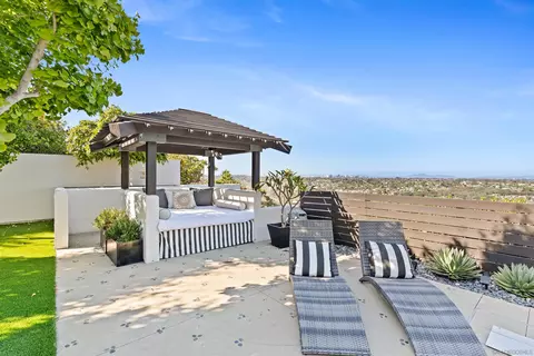 Exterior - 5259 Pacifica Dr, San Diego, CA 92109 photo 25 of 27