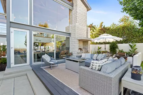Exterior - 5259 Pacifica Dr, San Diego, CA 92109 photo 24 of 27