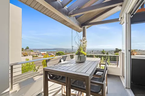 Exterior - 5259 Pacifica Dr, San Diego, CA 92109 photo 8 of 27