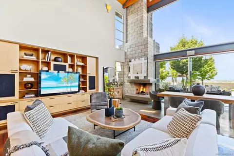 Living - 5259 Pacifica Dr, San Diego, CA 92109 photo 3 of 9