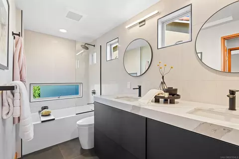 Bath - 5259 Pacifica Dr, San Diego, CA 92109 photo 4 of 4
