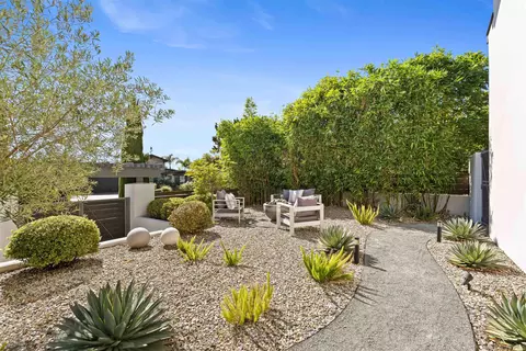 Exterior - 5259 Pacifica Dr, San Diego, CA 92109 photo 6 of 27
