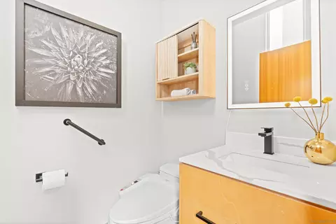 Bath - 5259 Pacifica Dr, San Diego, CA 92109 photo 1 of 4