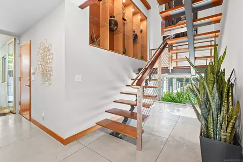 Entry Way - 5259 Pacifica Dr, San Diego, CA 92109 photo 3 of 6