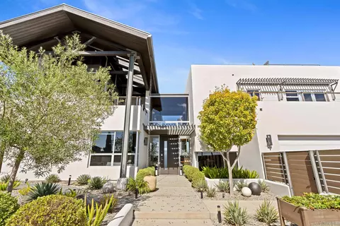 Exterior - 5259 Pacifica Dr, San Diego, CA 92109 photo 3 of 27