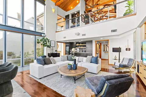 Living - 5259 Pacifica Dr, San Diego, CA 92109 photo 6 of 9