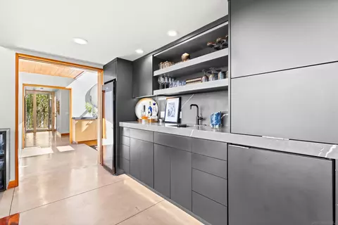 Entry Way - 5259 Pacifica Dr, San Diego, CA 92109 photo 2 of 6
