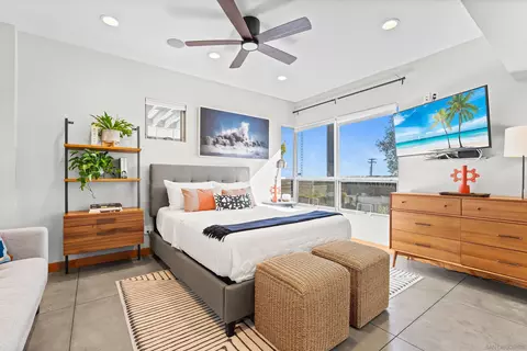 Bedroom - 5259 Pacifica Dr, San Diego, CA 92109 photo 1 of 7