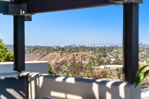 View/Area - 5259 Pacifica Dr, San Diego, CA 92109 photo 2 of 4