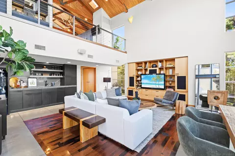 Living - 5259 Pacifica Dr, San Diego, CA 92109 photo 5 of 9