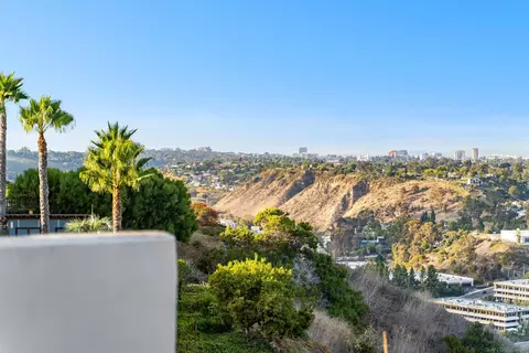 View/Area - 5259 Pacifica Dr, San Diego, CA 92109 photo 3 of 4