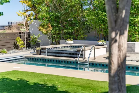 Exterior - 5259 Pacifica Dr, San Diego, CA 92109 photo 15 of 27
