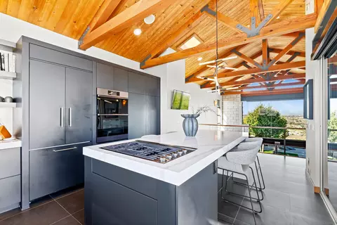 Kitchen - 5259 Pacifica Dr, San Diego, CA 92109 photo 5 of 7