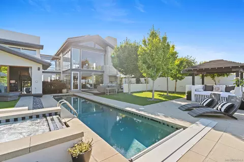 Exterior - 5259 Pacifica Dr, San Diego, CA 92109 photo 16 of 27