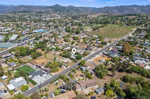 View/Area - 2120 Mountain View Dr, Escondido, CA 92027 photo 7 of 10