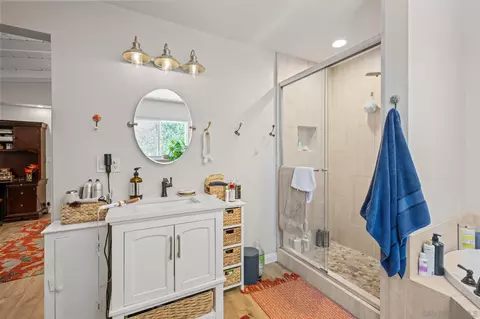 Bath - 2120 Mountain View Dr, Escondido, CA 92027 photo 2 of 3