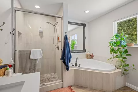 Bath - 2120 Mountain View Dr, Escondido, CA 92027 photo 3 of 3
