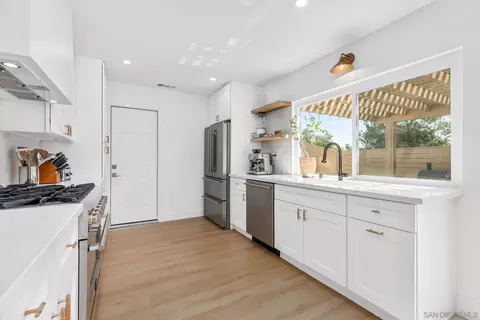 Kitchen - 13233 La Venta Dr, Poway, CA 92064 photo 2 of 4
