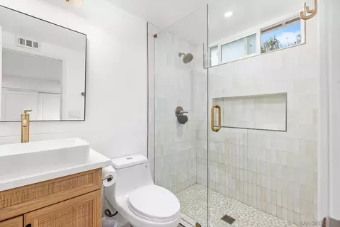 Bath - 13233 La Venta Dr, Poway, CA 92064 photo 1 of 3
