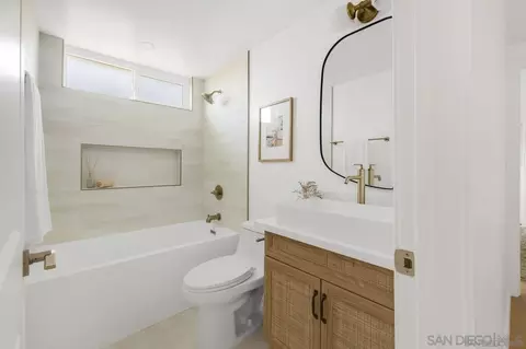 Bath - 13233 La Venta Dr, Poway, CA 92064 photo 3 of 3