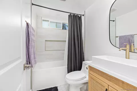 Bath - 13233 La Venta Dr, Poway, CA 92064 photo 2 of 3