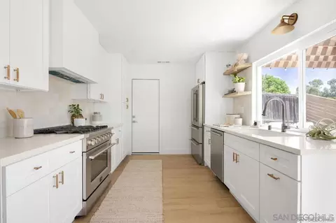 Kitchen - 13233 La Venta Dr, Poway, CA 92064 photo 3 of 4