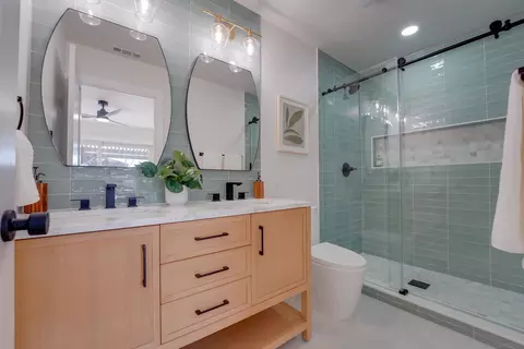 Bath - 1523 Lucky St, Oceanside, CA 92054 photo 5 of 5