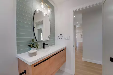 Bath - 1523 Lucky St, Oceanside, CA 92054 photo 3 of 5
