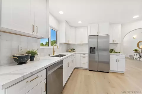Kitchen - 3195 Calle De Oro, Jamul, CA 91935 photo 3 of 5
