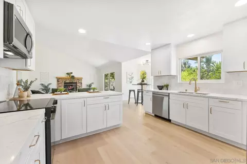 Kitchen - 3195 Calle De Oro, Jamul, CA 91935 photo 5 of 5