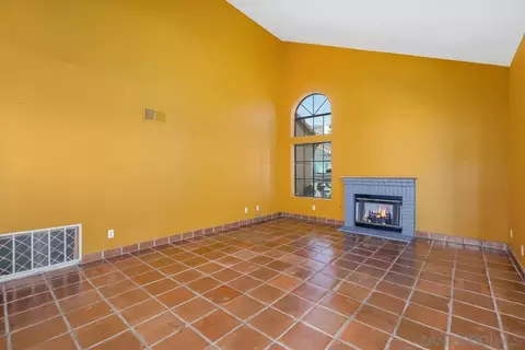 Living - 10145 Diamond Head Ct, Spring Valley, CA 91977 photo 2 of 5