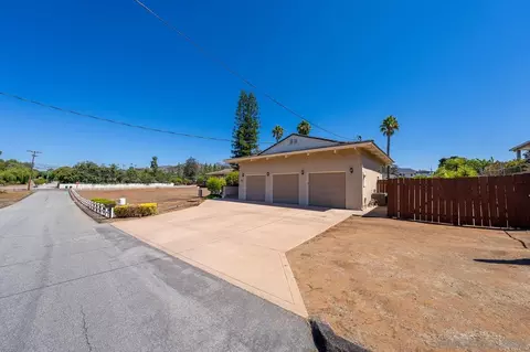 Exterior - 719 Singing Trails Dr, El Cajon, CA 92019 photo 16 of 19