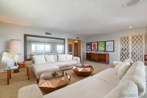 2266 Albatross St #B, San Diego, CA 92101