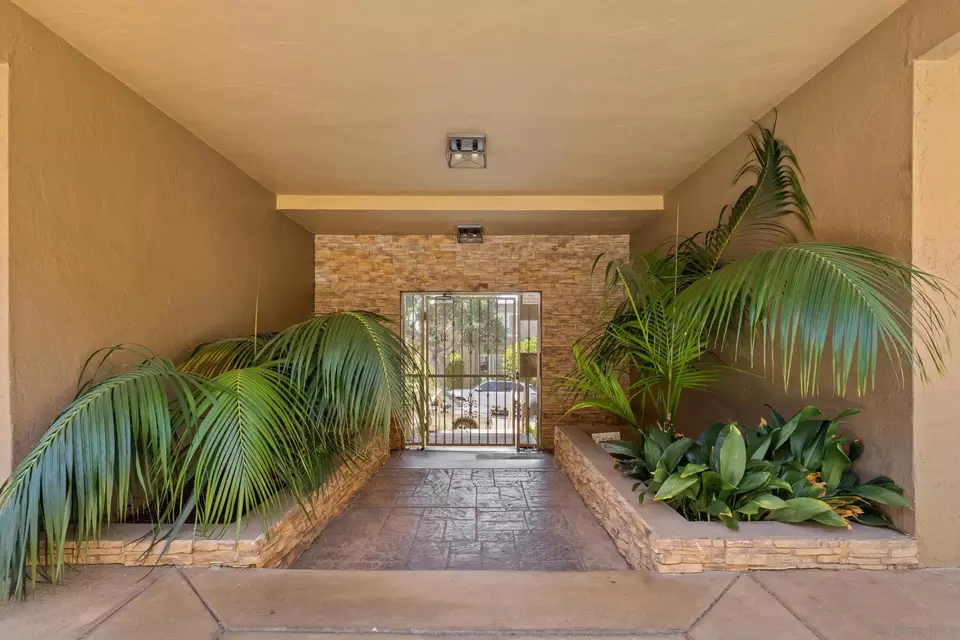 Exterior - 5510 Adelaide Ave #1, San Diego, CA 92115 photo 3 of 4