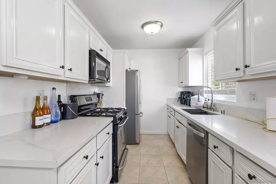 Kitchen - 5510 Adelaide Ave #1, San Diego, CA 92115 photo 3 of 3