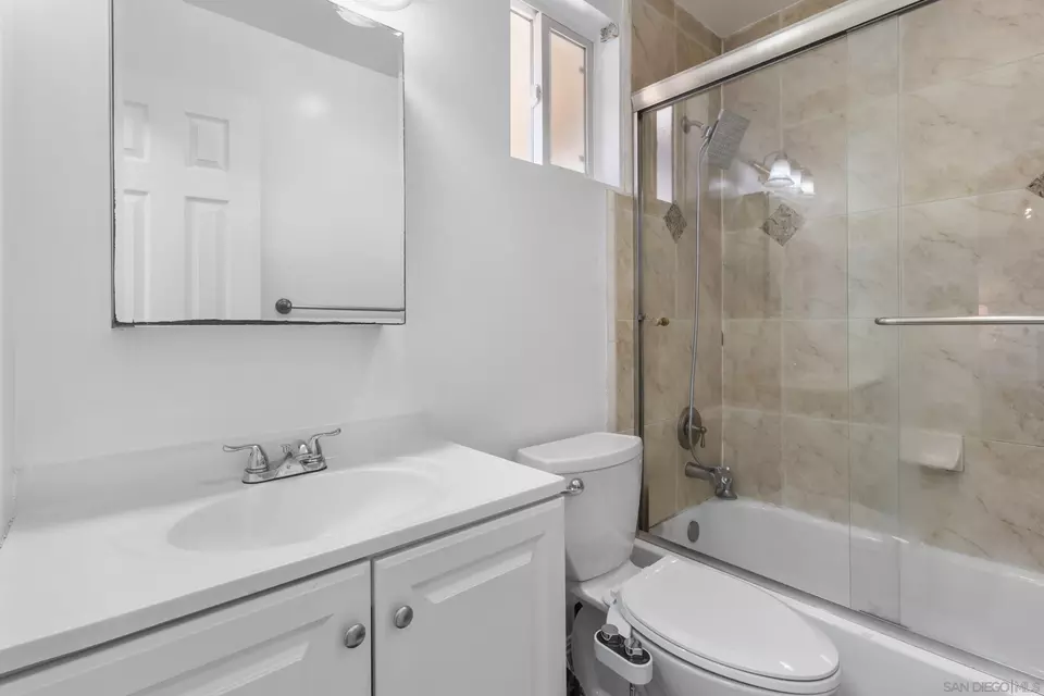 Bath - 5510 Adelaide Ave #1, San Diego, CA 92115 photo 1 of 2